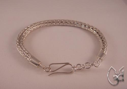 Silver Loop-in-Loop Bracelet with Cones - BL23